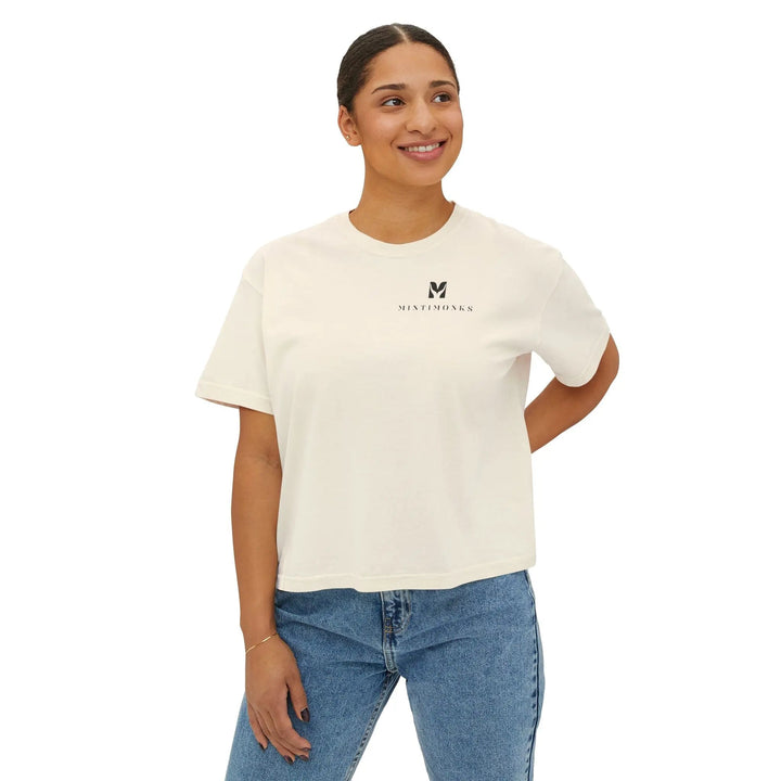 Floral Women's Boxy Tee - Minimalistisches Rosendesign für jeden Tag.