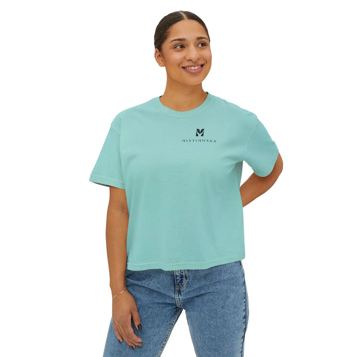 Floral Women's Boxy Tee - Minimalistisches Rosendesign für jeden Tag.